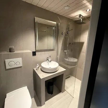 Rorbuleilighet I Toppetasjen I Daire Henningsvær