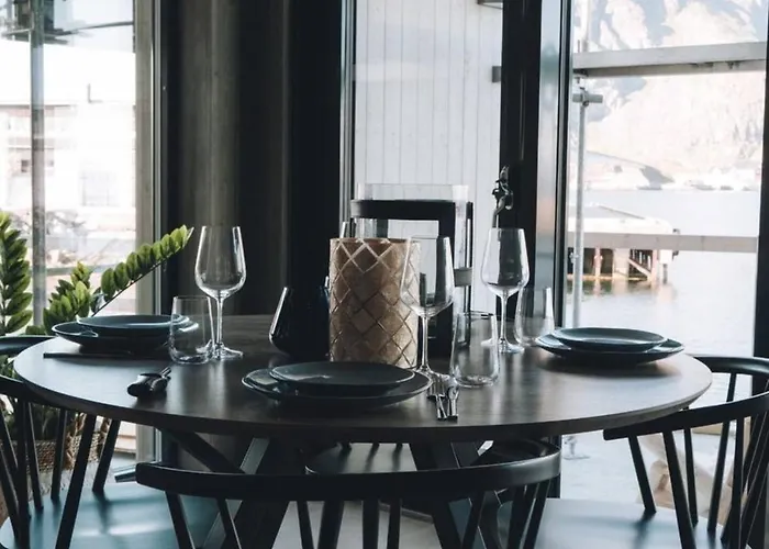 Rorbuleilighet I Toppetasjen I Lägenhet Henningsvær