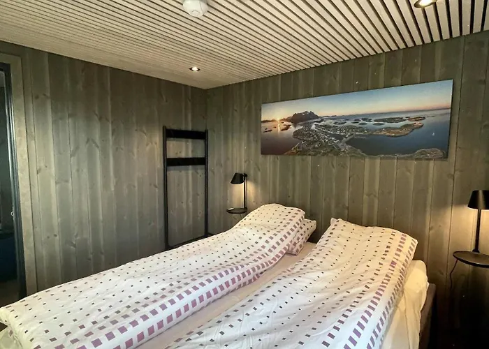 Rorbuleilighet I Toppetasjen I * Хеннингсвер