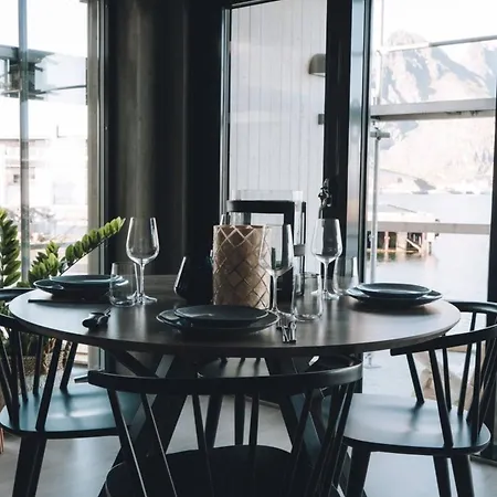 Rorbuleilighet I Toppetasjen I شقة هينينغفير